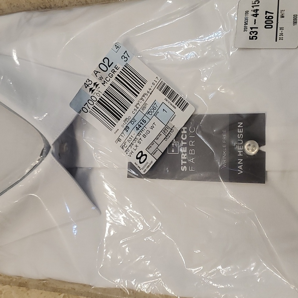 Mens Van Heusen stretch Lux Sateen. Size 20-34-35